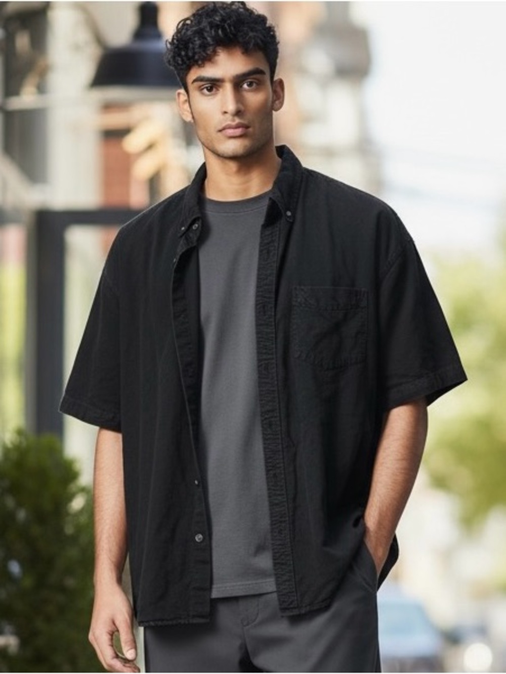 American Eagle Outfitters Men's Black Short-Sleeve Button-Down Shirt